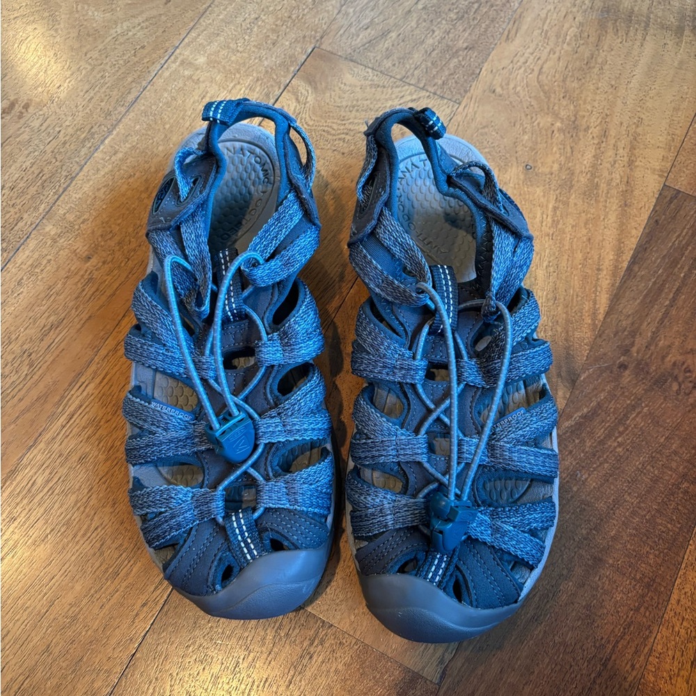 Kids Keen Blue Water Shoes Great Condition Size 7, Adjustable